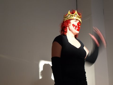 Sylvette Babin: <em>Ten burlesque actions</em>, as a queen, 2010, performance shot, <em>CHAOS</em>; photo Jordan Hutchings; courtesy CHAOS” width=”400″><br /><br>
<div class=